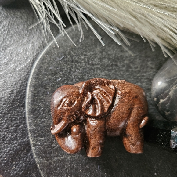 ADORABLE  Hand Carved Wooden Elephant - Picture 9 of 11